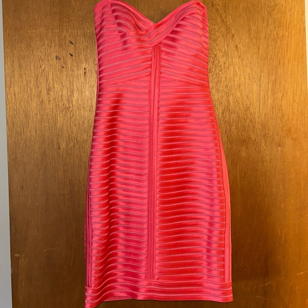 BCBG MAXAZRIA STRAPLESS CORAL DRESS